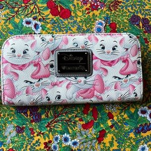 HTF Loungefly Disney Marie wallet in Excellent condition